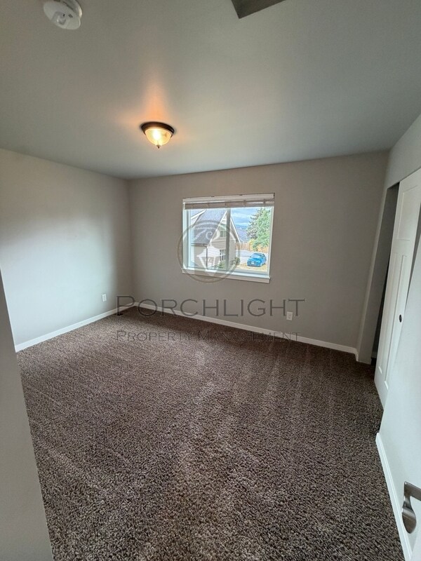 Building Photo - 2102 Snowbush St