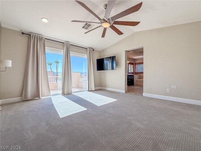 Building Photo - 3025 Scenic Valley Way