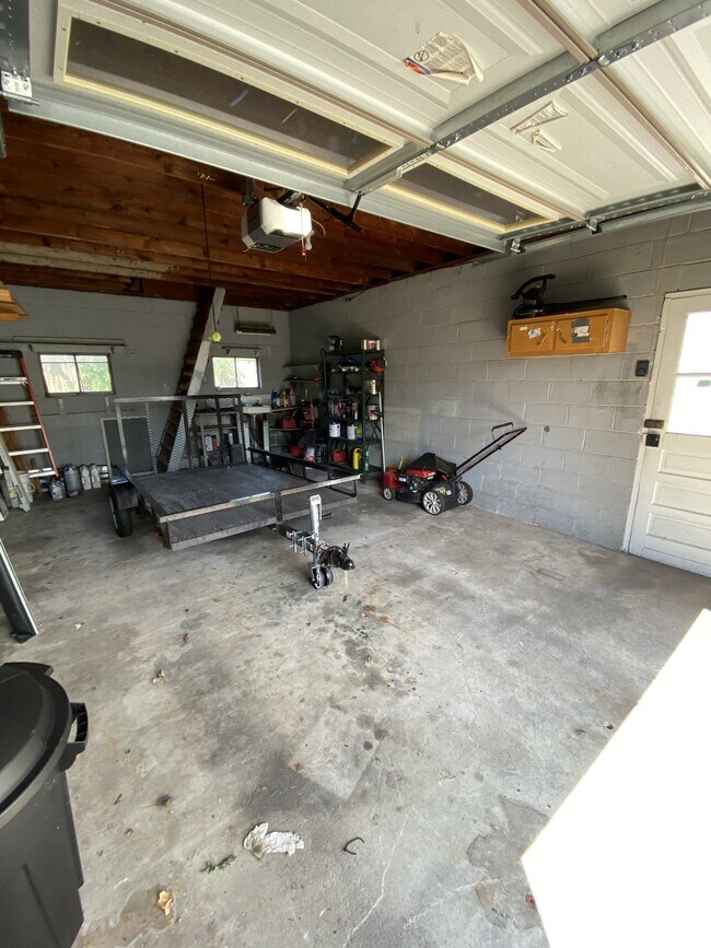 Building Photo - 1115 W Addition St