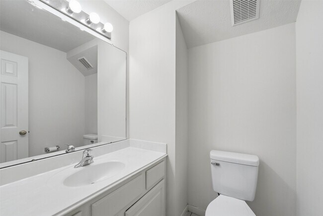 Building Photo - 22314 Ivy Stone Ct