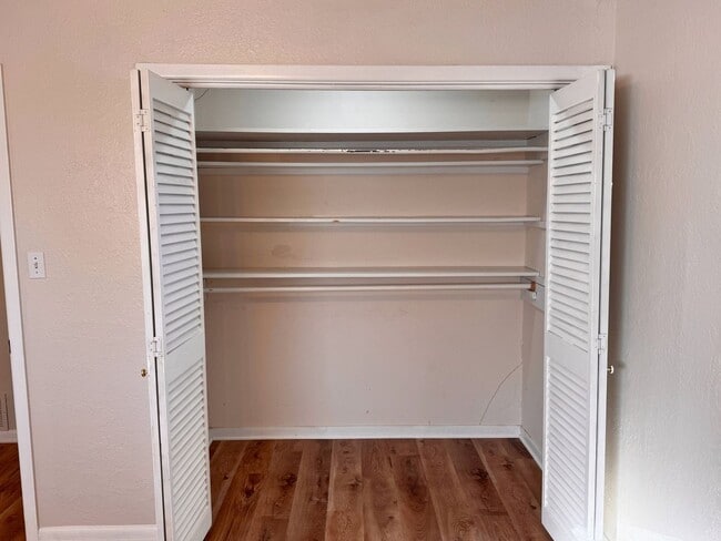 Building Photo - Adorable Mid Century Modern home on a corner lot!