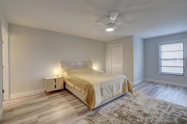 Building Photo - 7076 Huntington Ln