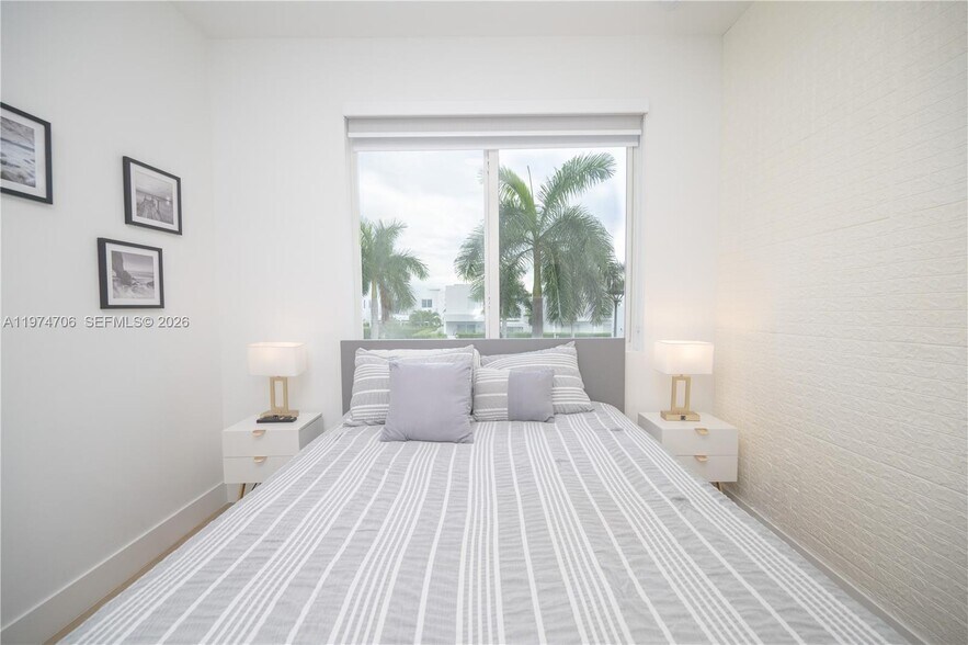 Building Photo - 10366 NW 68th Ter