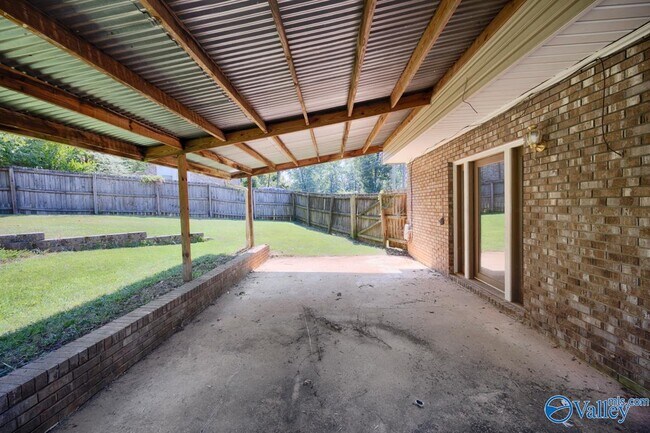Building Photo - 8002 Greenwillow Ct SE