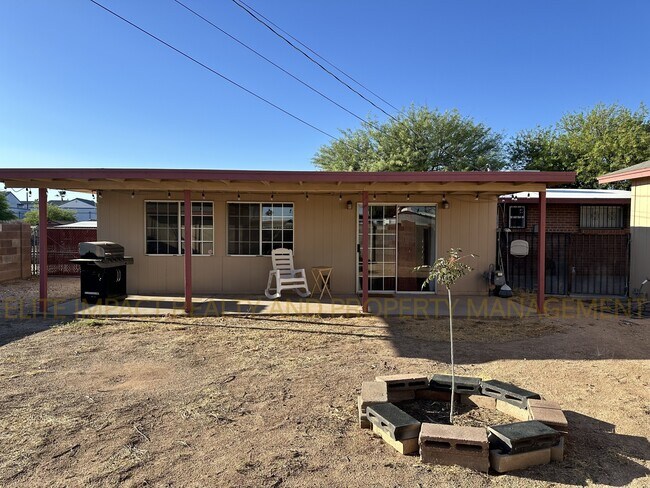 Building Photo - 4650 E Calle Aurora