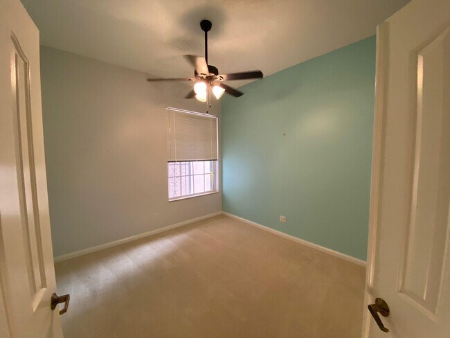 Building Photo - 511 SW Hampton Ct