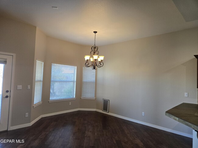 Building Photo - 6617 Cabana Del Sol Dr