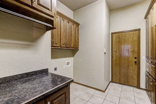 Building Photo - 500 Loyd Ln