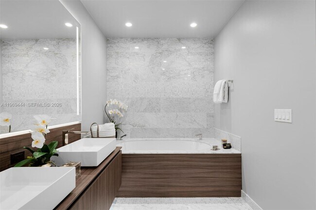 Building Photo - 1000 Brickell Plaza