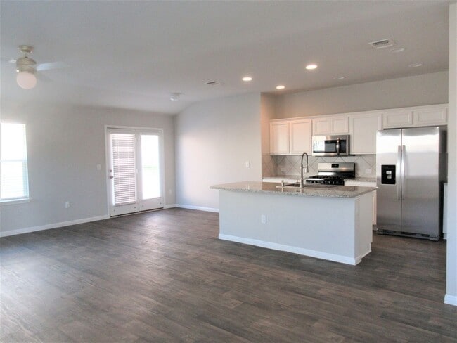 Building Photo - Home in Pioneer Crossing