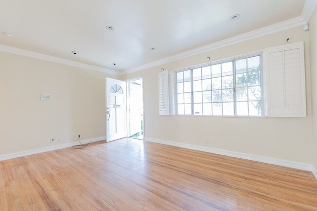 Building Photo - Beautiful single family house for rent