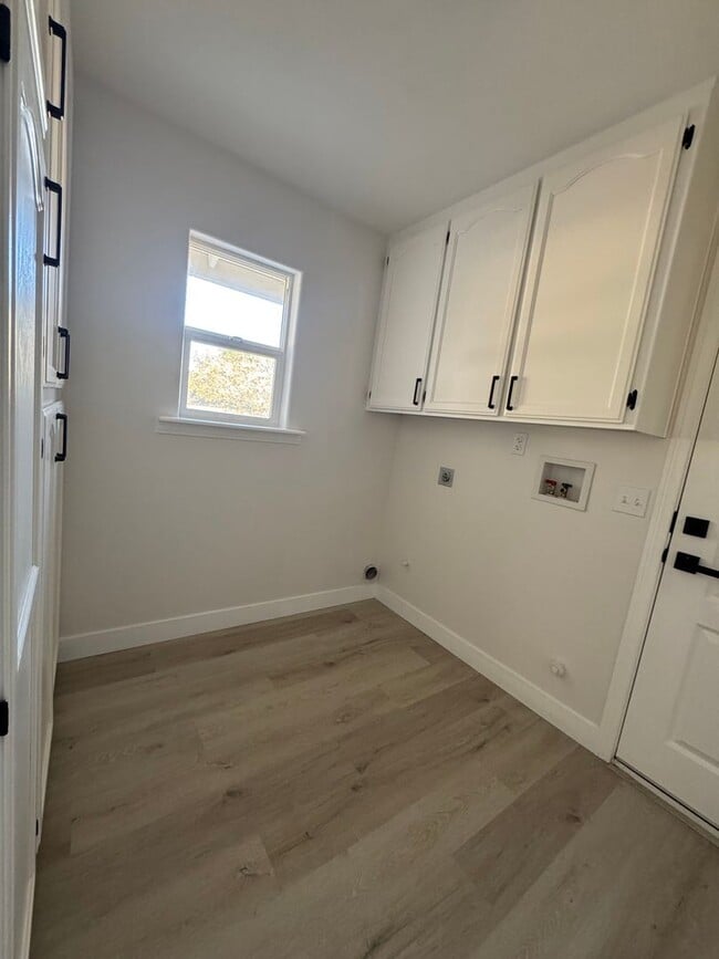 Building Photo - Newly remodeled home on The Mesa in Hesperia!