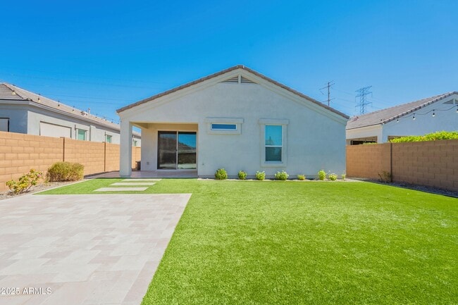 Building Photo - 2055 E Northwood Dr