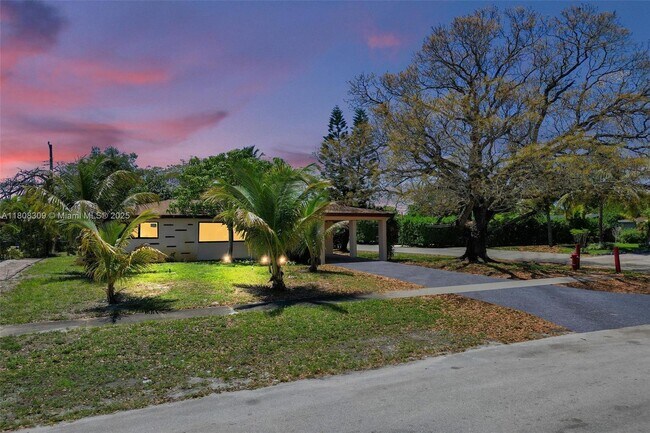 Building Photo - 2890 SW 9th St