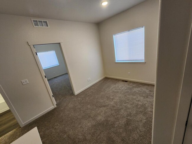 Building Photo - 1600 Carol Ann Wy