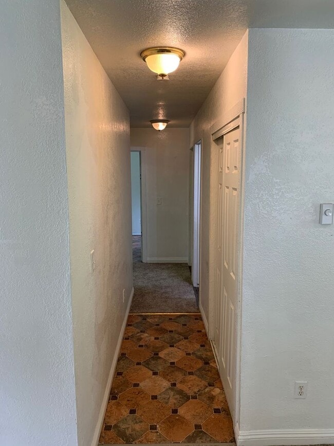 Building Photo - Shorecrest Beach Club Home- 3 bedrooms 1 b...