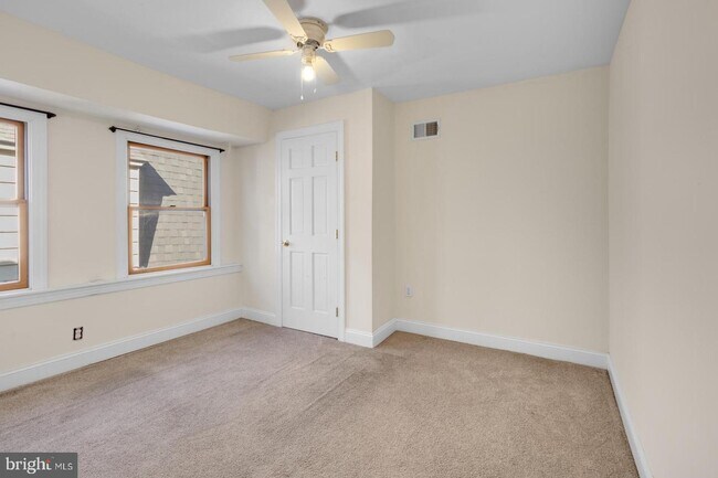 Building Photo - 4841 Cedar Ave