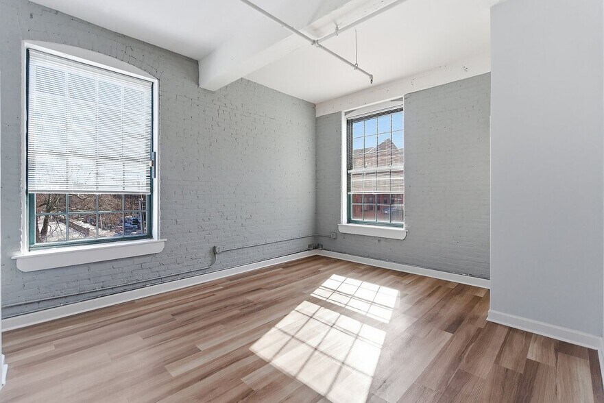 Building Photo - 160 Lafayette St