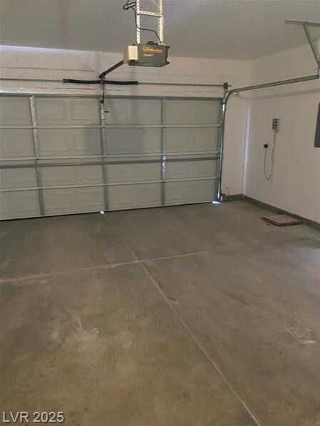 Building Photo - Single story home in gated community!