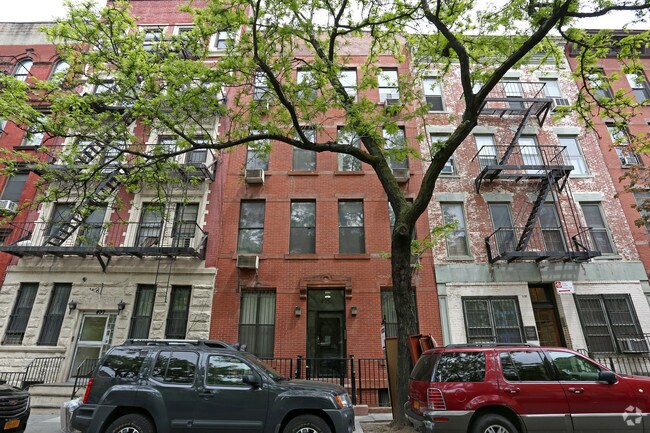 Building Photo - 435 W 48th St