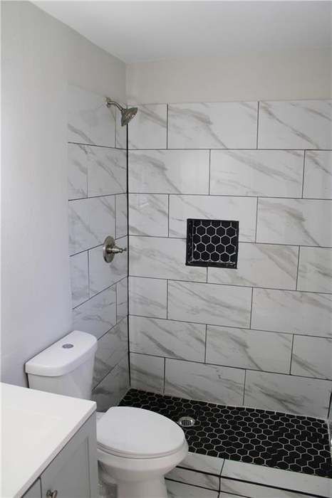 Building Photo - 4748 Newlands St