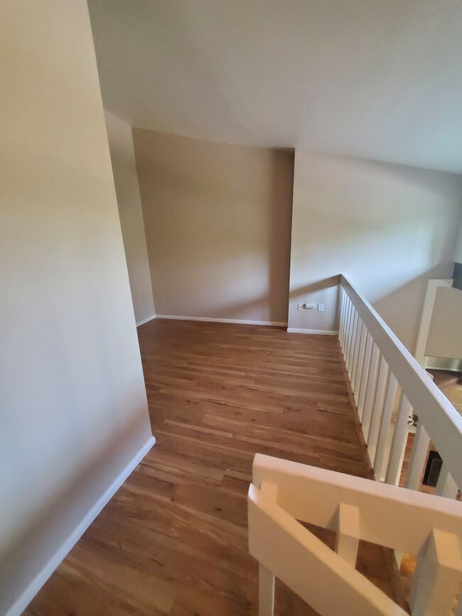 Building Photo - 2B/2B Updated Condo with Loft in the Seaso...