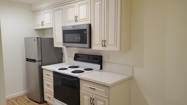 New Kitchen cabinets - 5334 Lindley Ave