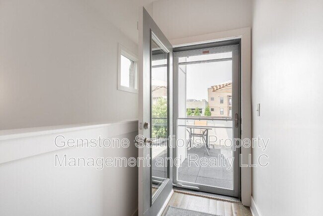 Building Photo - 815 Melpark Ct