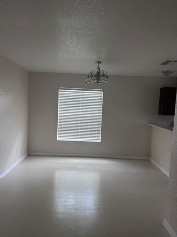 Building Photo - 807 W 13th St