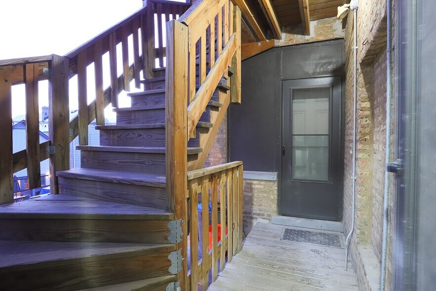 Building Photo - 3817.5 N Greenview Ave