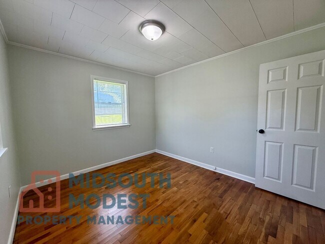 Building Photo - Welcome to this 3 Bedroom/1 Bathroom Home in Paragould AR - $1,200/month