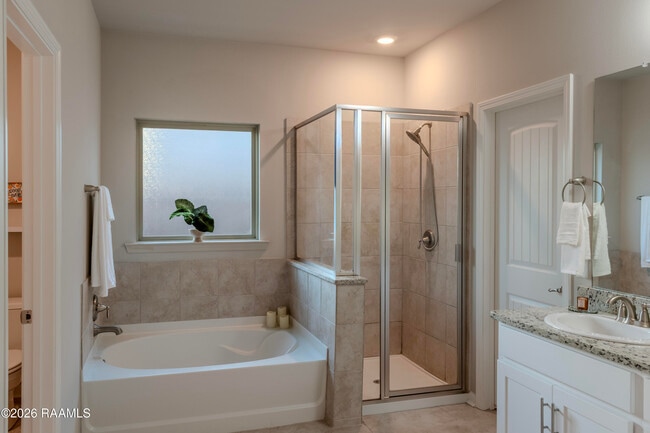 Building Photo - 119 Deer Lake Ln