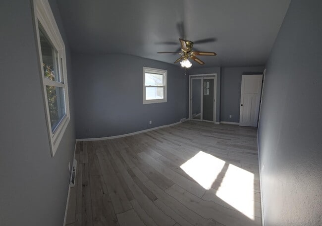 Building Photo - 817 N Hawthorne Dr