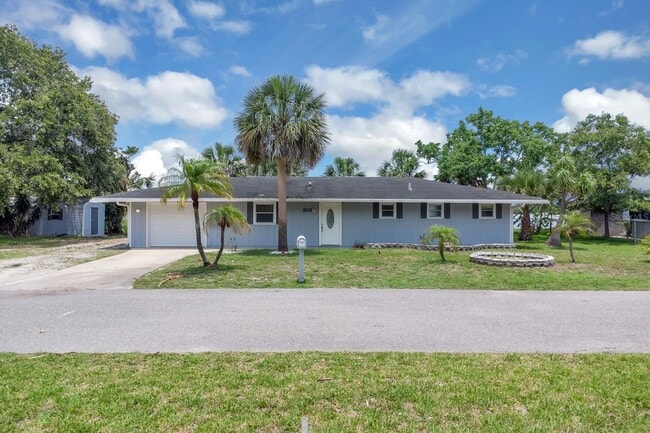 Building Photo - 203 Parkwood Ln