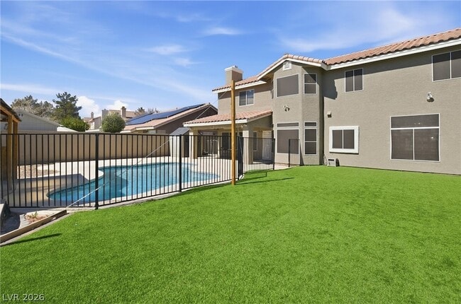 Building Photo - 747 Canyon Crest Dr