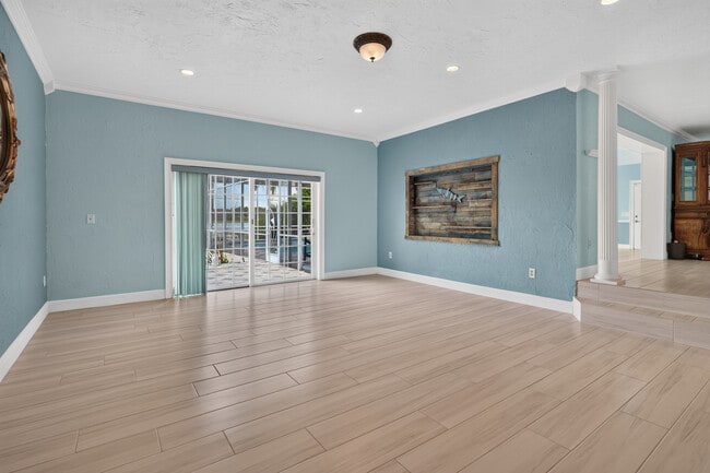 Building Photo - 414 Somerset Dr