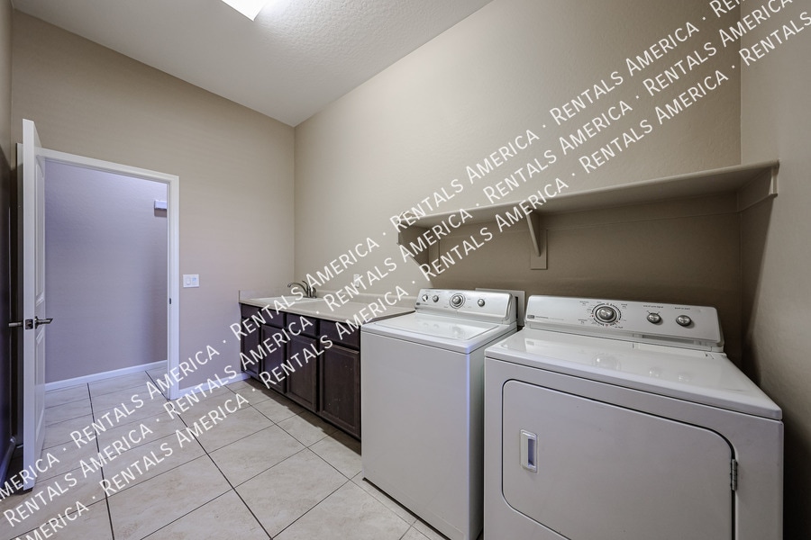 Building Photo - 20856 E Arroyo Verde Dr