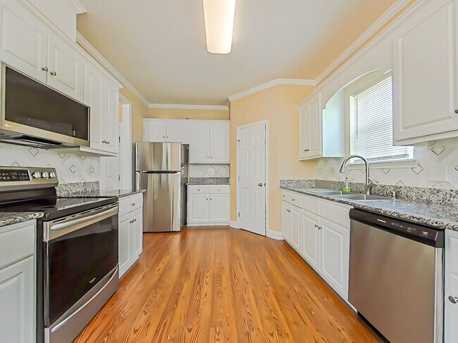 Building Photo - 3 Bed 2.5 Bath Home near Lakeside Highschool