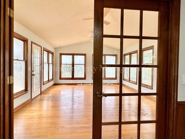Building Photo - 307 Abbey Ln