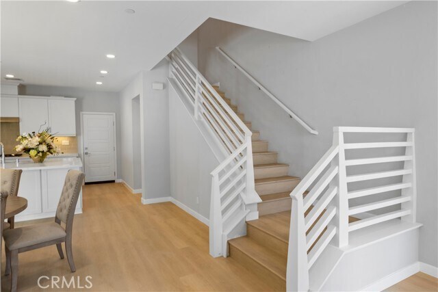 Building Photo - 136 Modjeska
