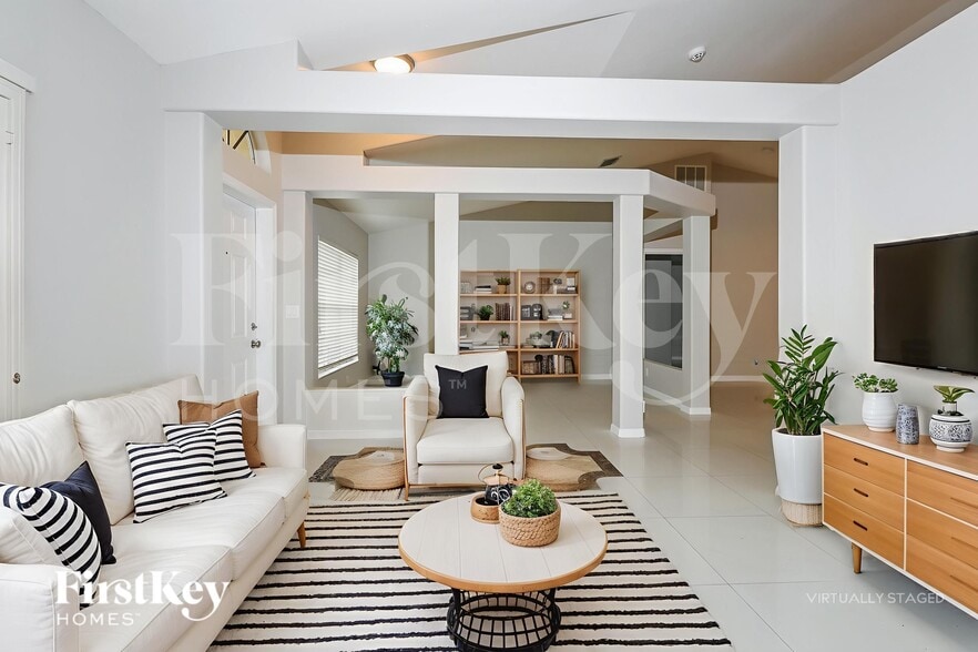 Building Photo - 1065 SW Haleyberry Ave