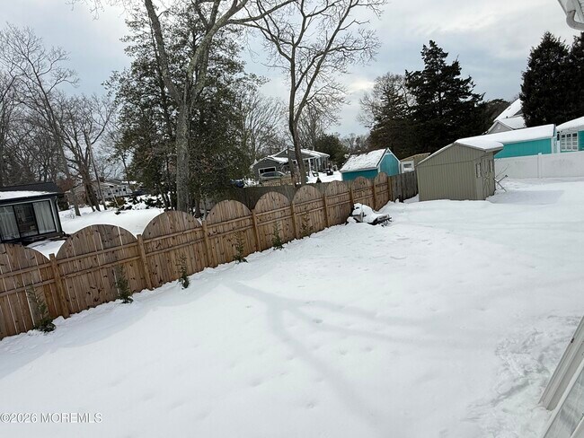 Building Photo - 63 Shorewood Dr