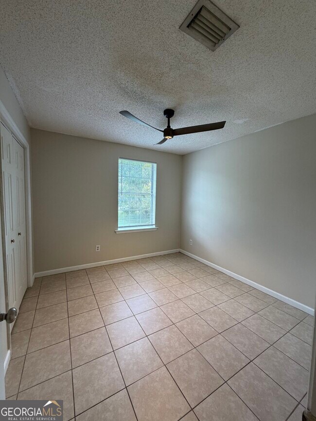 Building Photo - 414 Admiral's Walk Dr