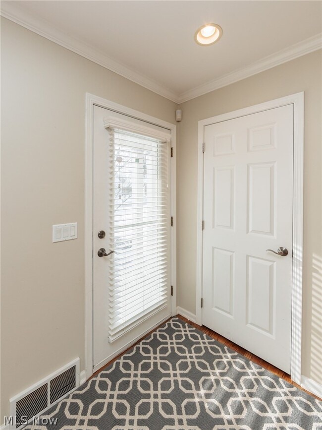 Building Photo - 23915 Glenhill Dr