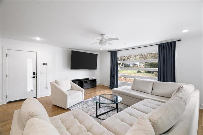 Building Photo - 1846 Rogers Ave SW