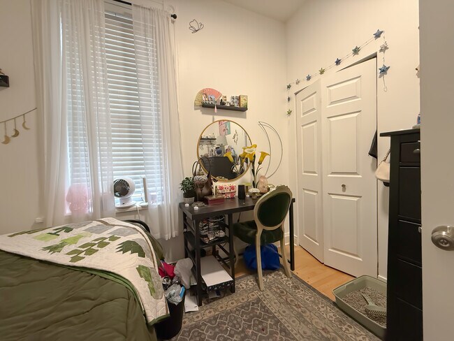 Building Photo - 1539 N Wells St