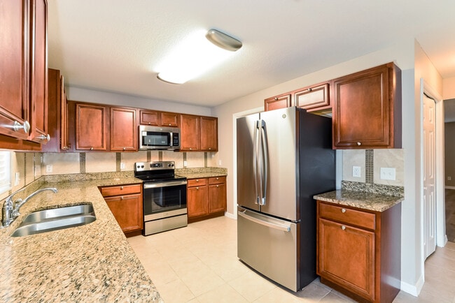 Building Photo - 1382 Karok St