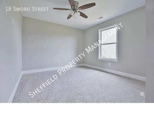 Building Photo - 18 Sword St