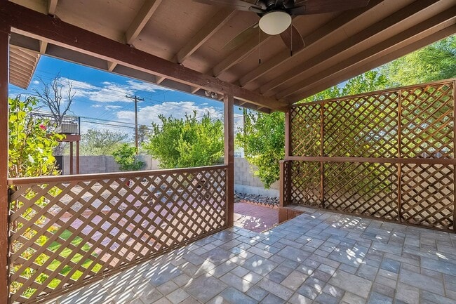 Building Photo - 3 Bed 2 bath home PERFECT for U of A Students, Faculty and Staff!