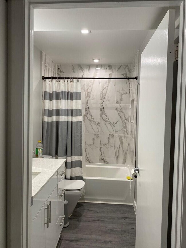 Building Photo - 401 SW 86th Ave